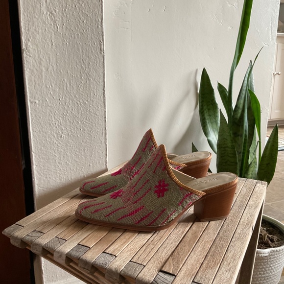 One of a kind Kilim Mules - Picture 4 of 6